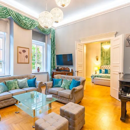 Liszt Ferenc Historic Luxurious Flat Next To Synagogue Budapešť