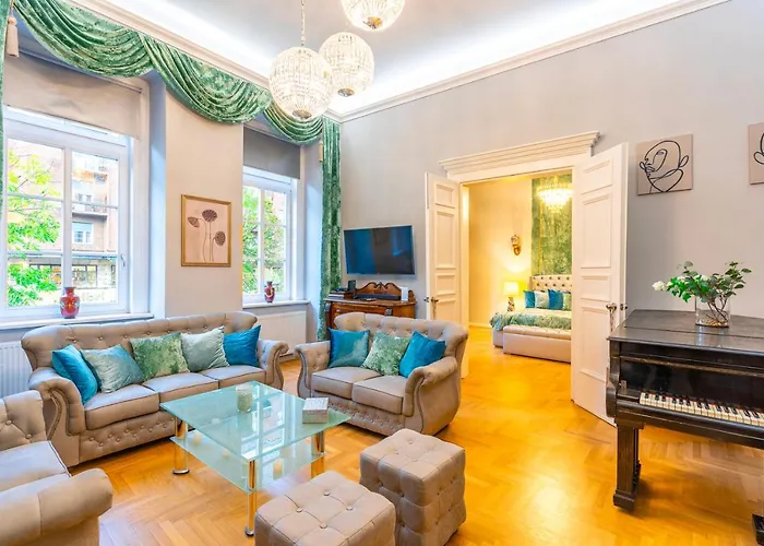 Liszt Ferenc Historic Luxurious Flat Next To Synagogue Budapest
